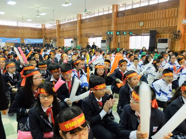 Sức nóng đến từ các cổ động viên.