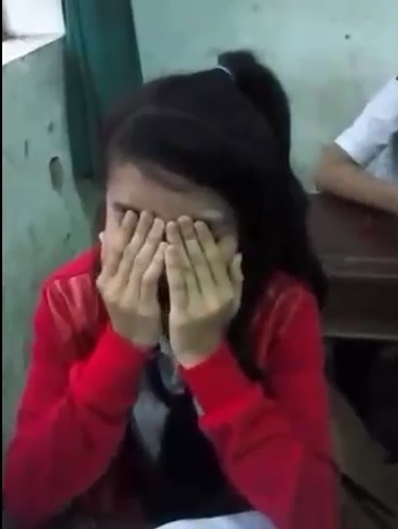 Nhiều học sinh đã khóc trước khi thầy Tuấn về quê nghỉ ngơi. Nhiều học sinh đã khóc trước khi thầy Tuấn về quê nghỉ ngơi.