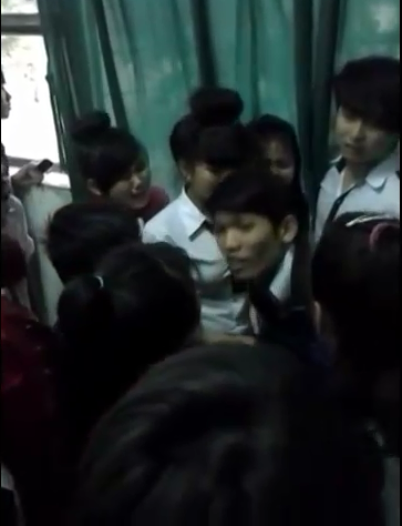 Thầy Trần Anh Tuấn được học sinh đề nghị ở lại trường giảng dạy tiếp. Thầy Trần Anh Tuấn được học sinh đề nghị ở lại trường giảng dạy tiếp.