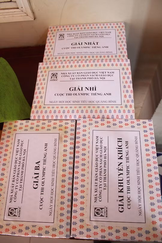 Phần thưởng từ Công ty CP Sách Giáo dục tại Hà Nội. Phần thưởng từ Công ty CP Sách Giáo dục tại Hà Nội.