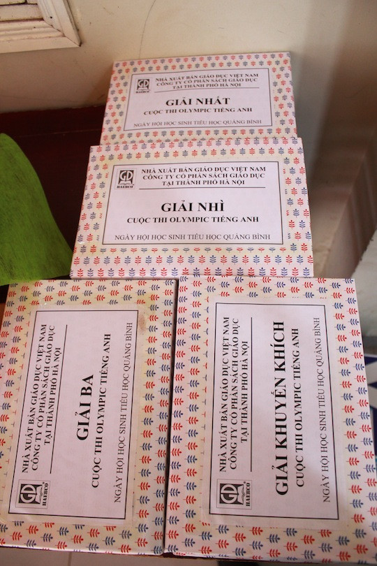 Phần thưởng từ Công ty CP Sách Giáo dục tại Hà Nội. Phần thưởng từ Công ty CP Sách Giáo dục tại Hà Nội.