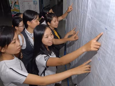 Kỳ tuyển sinh ĐH, CĐ năm 2014 sẽ không còn điểm sàn, thay vào đó Bộ GD&amp;ĐT đang xin ý kiến xã hội về một tiêu chí đánh giá đầu vào khác. Ảnh minh họa