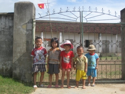 Để trường không thành cái "chuồng trâu" thì phải giải thể và sáp nhập ảnh 2 Để trường không thành cái "chuồng trâu" thì phải giải thể và sáp nhập ảnh 2