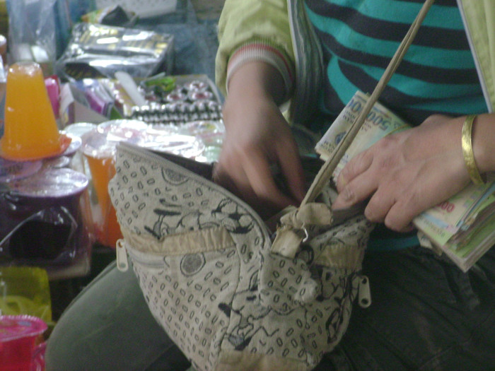 Mua hàng ở đây bạn có thể thành toán bằng tiền Việt Nam ... Mua hàng ở đây bạn có thể thành toán bằng tiền Việt Nam ...