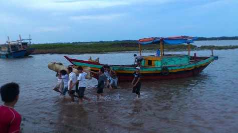 Đến 18 giờ ngày 8/7 thi thể anh Cường nạn nhân cuối cùng mất tích trong vụ hỗn chiến trên sông Yên vào sáng ngày 7/7 đã được tìm thấy