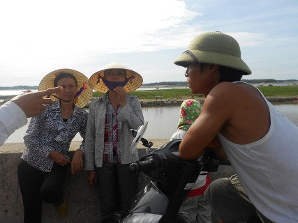 Những người chứng kiến vụ hỗn chiến vẫn chưa hết kinh hãi khi kể về thời khắc đó