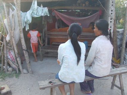 Hai mẹ con em H đang đau khổ kể lại hành vi bỉ ổi của 4 tên dâm tặc tuổi teen Hai mẹ con em H đang đau khổ kể lại hành vi bỉ ổi của 4 tên dâm tặc tuổi teen