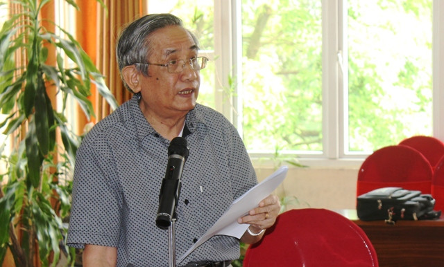 GS Vũ Dương Ninh ví von nội dung SGK giống như “trói voi bỏ rọ”, thậm chí ở nhiều chỗ trong sách tác giả đành đưa khái niệm để thay thế cho sự kiện, đưa lí thuyết chung để thay thế cho thực tiễn lịch sử. Ảnh Xuân Trung