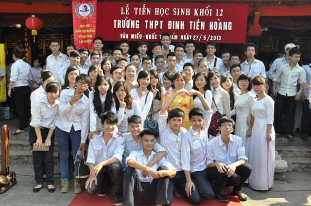 Mai này, khi ra trường và bước vào cuộc sống mới, môi trường học tập mới các trò không quên nơi mình đã từng lớn lên, từng học và được rèn luyện tại Trường THPT Đinh Tiên Hoàng.