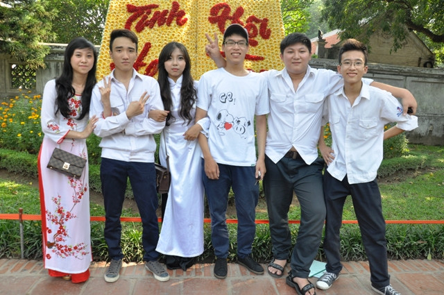 Những tháng ngày còn là bạn bè dưới mái trường Đinh Tiên Hoàng sẽ là những tháng ngày đáng nhớ nhất thời học sinh.