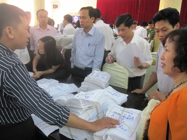 Các Sở GD&ĐT phía Bắc bàn giao hồ sơ cho Cục khảo thí sáng hôm nay. Ảnh Xuân Trung Các Sở GD&ĐT phía Bắc bàn giao hồ sơ cho Cục khảo thí sáng hôm nay. Ảnh Xuân Trung