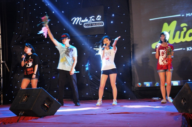 Các tiết mục văn nghệ dâng tặng các thầy cô.