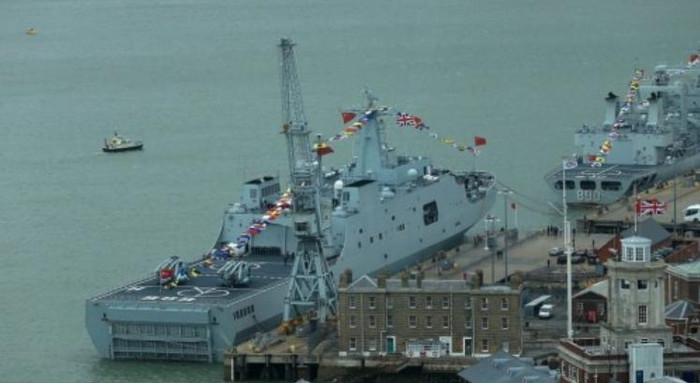 Tàu đổ bộ cỡ lớn Trường Bạch Sơn Type 071 của Hạm đội Nam Hải, Hải quân Trung Quốc tại quân cảng Anh