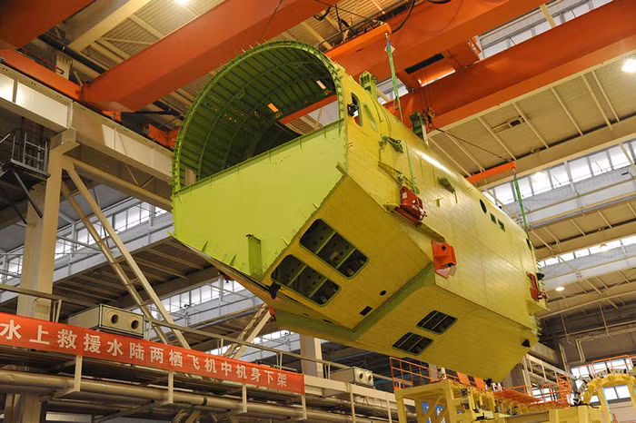 Bộ kiện lớn đầu tiên của thủy phi cơ dân dụng AG600 được hoàn thành