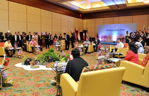 Phó Thủ tướng, Bộ trưởng Ngoại giao Phạm Bình Minh tham dự Hội nghị hẹp Bộ trưởng Ngoại giao ASEAN (AMM Retreat) ngày 28 tháng 1 năm 2015