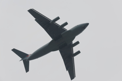 Máy bay vận tải hạng nặng Y-20 Trung Quốc tiến hành huấn luyện bay , thiết kế tổng thể của Y-20 là kết quả của hợp tác với Công ty hàng không Antonov Ukraine 10 năm trước.