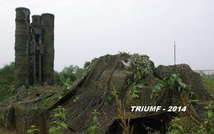 Hệ thống tên lửa phòng không tầm trung và xa S-300PMU2 của lực lượng phòng không Việt Nam (nguồn mạng sina TQ) Hệ thống tên lửa phòng không tầm trung và xa S-300PMU2 của lực lượng phòng không Việt Nam (nguồn mạng sina TQ)