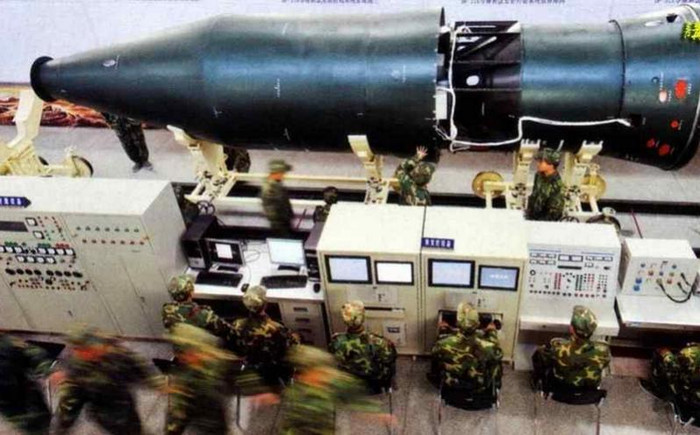 Tân Hoa xã cho rằng: Phiên bản cơ bản của tên lửa chiến lược Đông Phong-31 Trung Quốc có tầm bắn 9.000 km, có thể tấn công khu vực tây bắc nước Mỹ Tân Hoa xã cho rằng: Phiên bản cơ bản của tên lửa chiến lược Đông Phong-31 Trung Quốc có tầm bắn 9.000 km, có thể tấn công khu vực tây bắc nước Mỹ