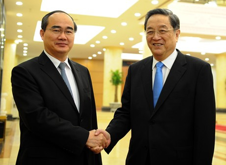 Chủ tịch UBTW MTTQ Việt Nam Nguyễn Thiện Nhân và Uỷ viên Thường vụ Bộ chính trị, Chủ tịch Chính hiệp toàn quốc Trung Quốc Du Chính Thanh (nguồn báo điện tử Chính phủ Việt Nam)