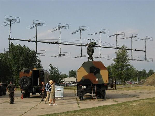 Radar tìm kiếm 2D Type P-18 của Liên Xô là radar cảnh báo sớm đối không chủ lực của Việt Nam, cự ly dò tìm đối với các mục tiêu ở độ cao 10.000 m là 230 km (nguồn mạng Quan sát TQ) Radar tìm kiếm 2D Type P-18 của Liên Xô là radar cảnh báo sớm đối không chủ lực của Việt Nam, cự ly dò tìm đối với các mục tiêu ở độ cao 10.000 m là 230 km (nguồn mạng Quan sát TQ)