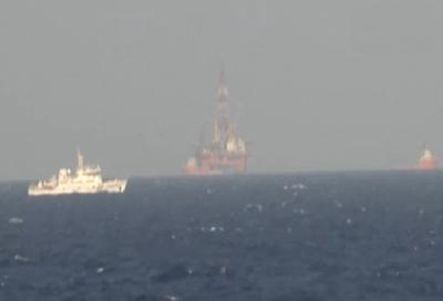 Từ đầu tháng 5 đến giữa tháng 7 năm 2014, Trung Quốc hạ đặt bất hợp pháp giàn khoan Hải Dương Thạch Du 981 ở vùng đặc quyền kinh tế, thềm lục địa của Việt Nam (ảnh tư liệu)