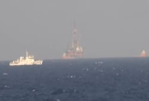 Từ đầu tháng 5 đến giữa tháng 7 năm 2014, Trung Quốc hạ đặt bất hợp pháp giàn khoan Hải Dương Thạch Du 981 ở vùng đặc quyền kinh tế, thềm lục địa của Việt Nam (ảnh tư liệu)