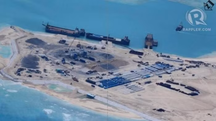 Hình ảnh một phần đá Chữ Thập thuộc quần đảo Trường Sa của Việt Nam (nguồn worpress.com) Hình ảnh một phần đá Chữ Thập thuộc quần đảo Trường Sa của Việt Nam (nguồn worpress.com)