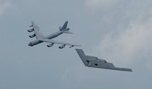 Máy bay ném bom chiến lược B-52 và B-2 Mỹ Máy bay ném bom chiến lược B-52 và B-2 Mỹ