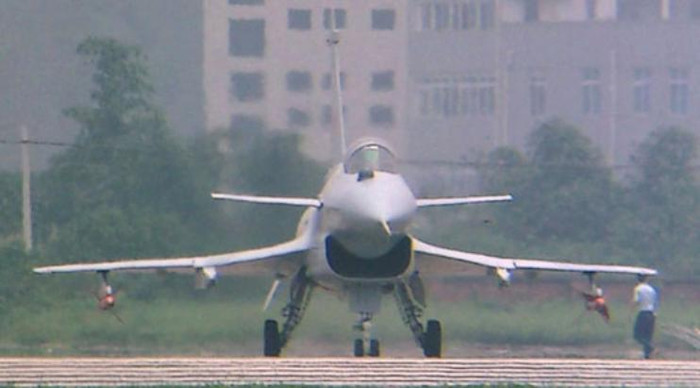 Máy bay chiến đấu J-10B (nguồn mạng sina TQ) Máy bay chiến đấu J-10B (nguồn mạng sina TQ)