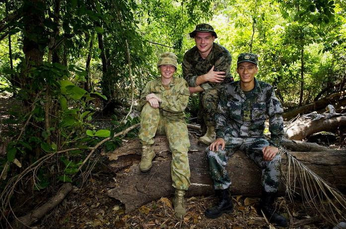 Australia-Mỹ-Trung Quốc lần đầu tiên diễn tập quân sự chung từ ngày 7 đến ngày 25 tháng 10 năm 2014 Australia-Mỹ-Trung Quốc lần đầu tiên diễn tập quân sự chung từ ngày 7 đến ngày 25 tháng 10 năm 2014