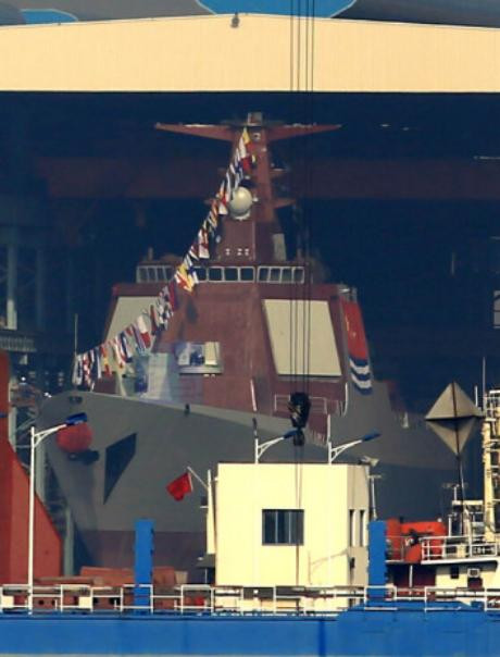 Tàu khu trục tên lửa 052D thứ sáu Trung Quốc sắp hạ thủy (nguồn mạng sina) Tàu khu trục tên lửa 052D thứ sáu Trung Quốc sắp hạ thủy (nguồn mạng sina)