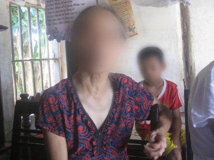 Gặp cụ Phan Thị L (SN 1948, mẹ chồng Ph) mới càng thấu hiểu nỗi đau đớn của bậc sinh thành. Gặp cụ Phan Thị L (SN 1948, mẹ chồng Ph) mới càng thấu hiểu nỗi đau đớn của bậc sinh thành.