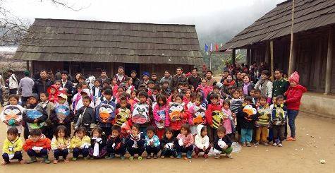 Giáo viên và học sinh Trường Tiểu học Tri Lễ 4 gặp lại nhau sau kỳ nghỉ tết Nguyên Đán (ảnh Xuân Hòa) Giáo viên và học sinh Trường Tiểu học Tri Lễ 4 gặp lại nhau sau kỳ nghỉ tết Nguyên Đán (ảnh Xuân Hòa)