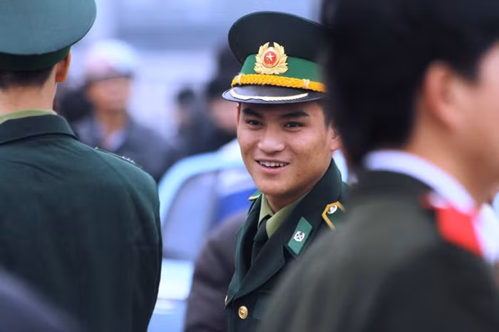 Tạm biệt bạn bè và đồng đội, chúc một năm nhiều thắng lợi mới.