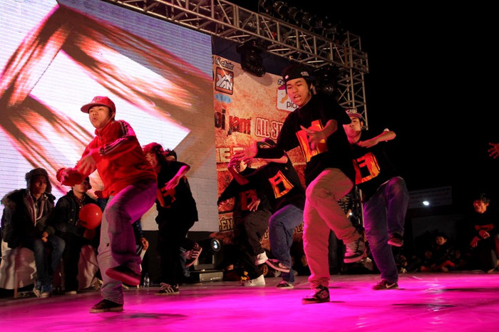 Một màn Hip hop đồng đội khá bắt mắt. Một màn Hip hop đồng đội khá bắt mắt.
