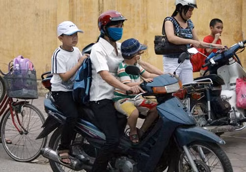 Với việc thực hiện giờ làm việc cũng như giờ học mới tới đây, nhiều gia đình phải thay đổi nếp sinh hoạt. Ảnh minh họa Với việc thực hiện giờ làm việc cũng như giờ học mới tới đây, nhiều gia đình phải thay đổi nếp sinh hoạt. Ảnh minh họa