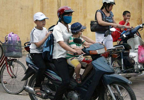 Với việc thực hiện giờ làm việc cũng như giờ học mới tới đây, nhiều gia đình phải thay đổi nếp sinh hoạt. Ảnh minh họa Với việc thực hiện giờ làm việc cũng như giờ học mới tới đây, nhiều gia đình phải thay đổi nếp sinh hoạt. Ảnh minh họa