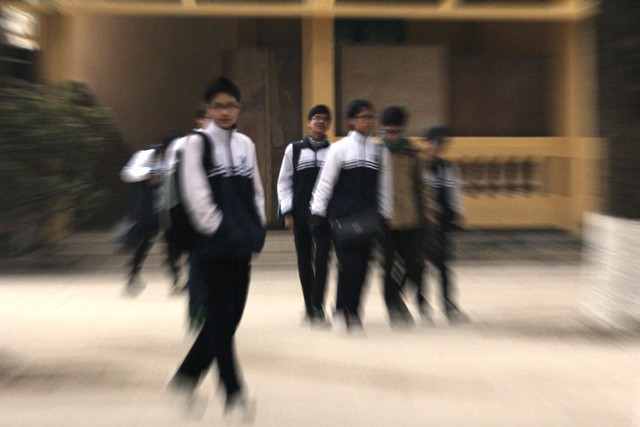 Với giờ học mới nhiều học sinh lớp 12 đang lo lắng "chạy" giờ học thêm để thi tốt nghiệp và ĐH, CĐ. Ảnh minh họa Xuân Trung