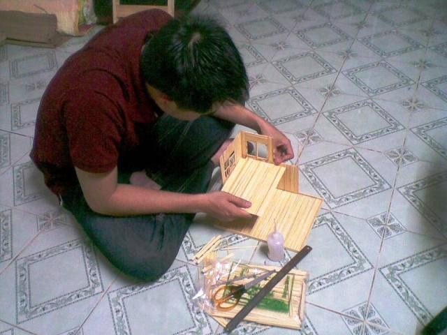 Không ít anh chàng dành thời giờ, công sức đầu tư món quà handmede đầy ý nghĩa.