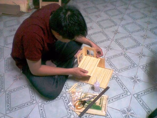 Không ít anh chàng dành thời giờ, công sức đầu tư món quà handmede đầy ý nghĩa.