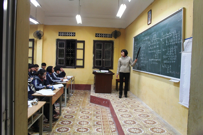 Chùm ảnh: Đổi giờ học, học sinh cấp 3 uể oải đợi đến 19h ảnh 3