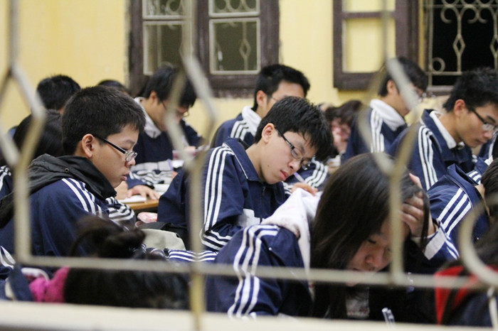 Chùm ảnh: Đổi giờ học, học sinh cấp 3 uể oải đợi đến 19h ảnh 8