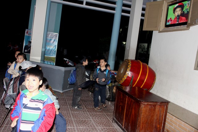 Chùm ảnh: Đổi giờ học, học sinh cấp 3 uể oải đợi đến 19h ảnh 16