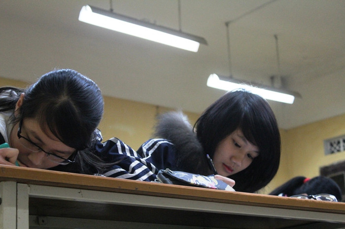 Chùm ảnh: Đổi giờ học, học sinh cấp 3 uể oải đợi đến 19h ảnh 5