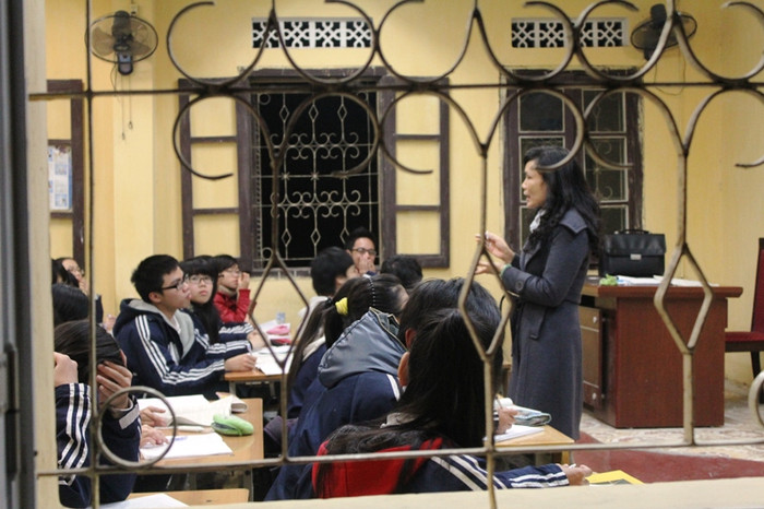 Chùm ảnh: Đổi giờ học, học sinh cấp 3 uể oải đợi đến 19h ảnh 6