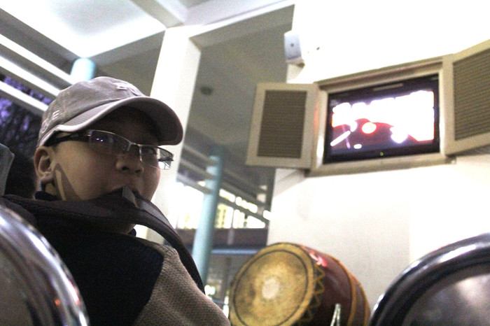 Chùm ảnh: Đổi giờ học, học sinh cấp 3 uể oải đợi đến 19h ảnh 15