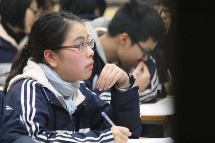 Chùm ảnh: Đổi giờ học, học sinh cấp 3 uể oải đợi đến 19h ảnh 10