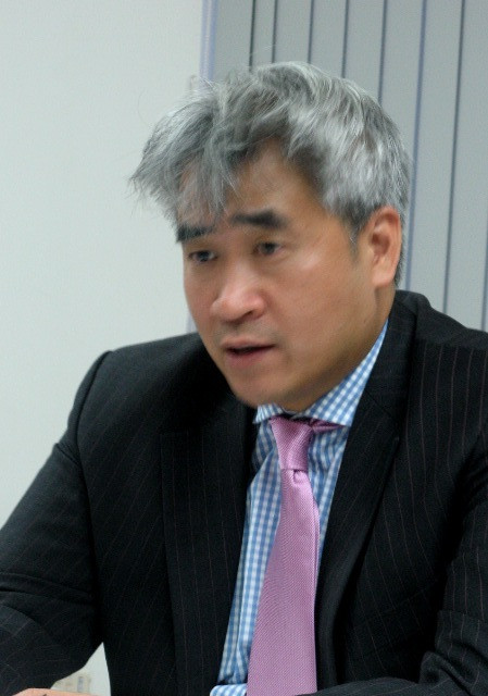 Ông Tom Nguyễn cho rằng, chính hình ảnh ngành ngân hàng trong vài năm qua đang bị đánh mất nên lượng sinh viên có giảm hơn so với trước kia. Ảnh Xuân Trung Ông Tom Nguyễn cho rằng, chính hình ảnh ngành ngân hàng trong vài năm qua đang bị đánh mất nên lượng sinh viên có giảm hơn so với trước kia. Ảnh Xuân Trung