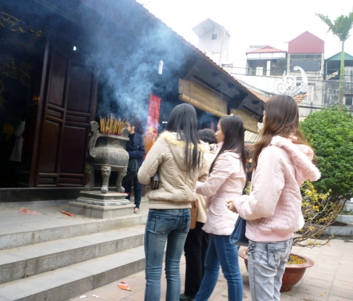 Những bạn sinh viên thường ngại đi một mình nên rủ theo nhóm bạn đi cho tiện. Những bạn sinh viên thường ngại đi một mình nên rủ theo nhóm bạn đi cho tiện.