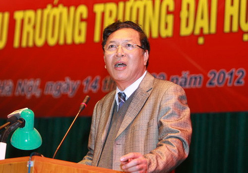 Bộ trưởng Phạm Vũ Luận phát biểu tại Hội nghị Hiệu trưởng các trường ĐH, CĐ (Ảnh Tuổi trẻ) Bộ trưởng Phạm Vũ Luận phát biểu tại Hội nghị Hiệu trưởng các trường ĐH, CĐ (Ảnh Tuổi trẻ)